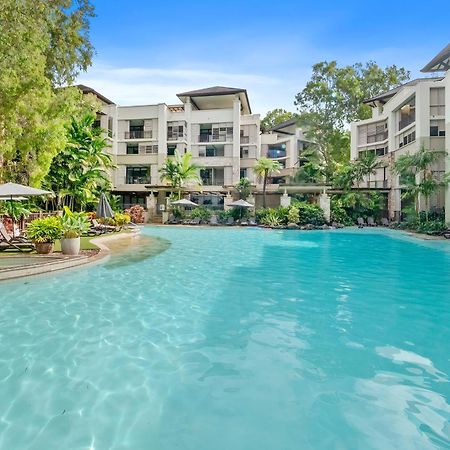 Private Apartments In The Temple Beachfront Resort Palm Cove Eksteriør billede