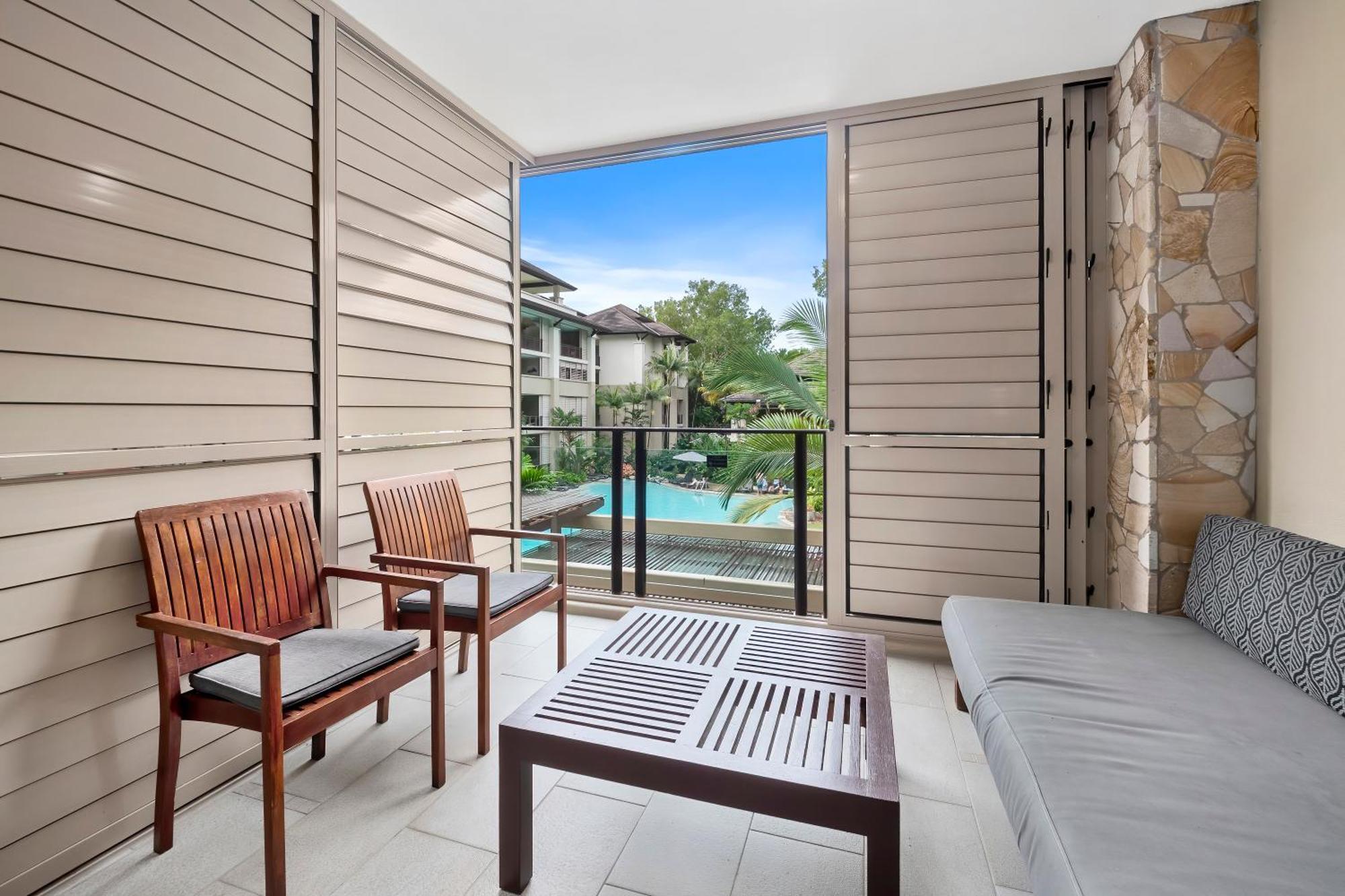 Private Apartments In The Temple Beachfront Resort Palm Cove Værelse billede