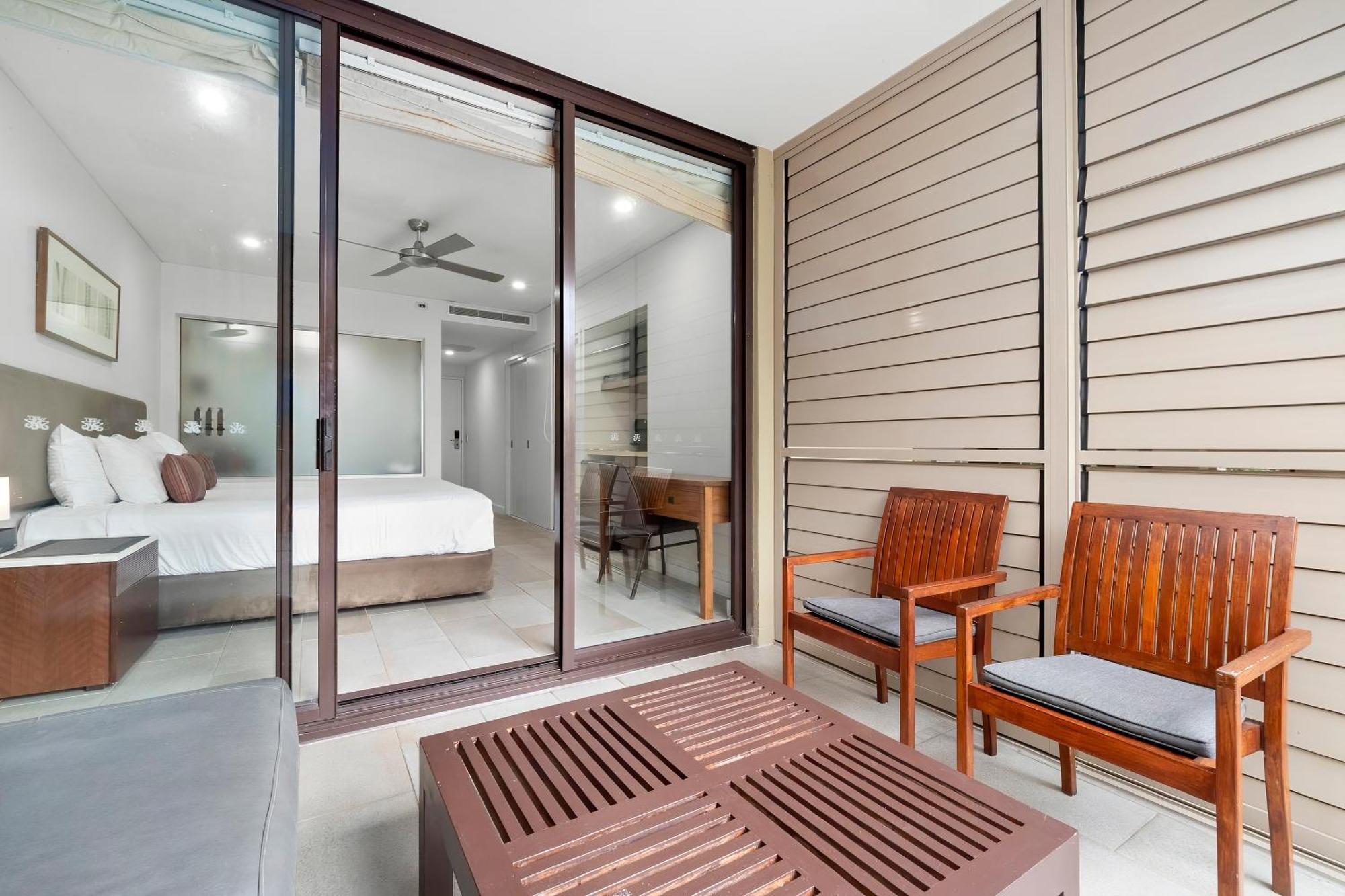 Private Apartments In The Temple Beachfront Resort Palm Cove Værelse billede