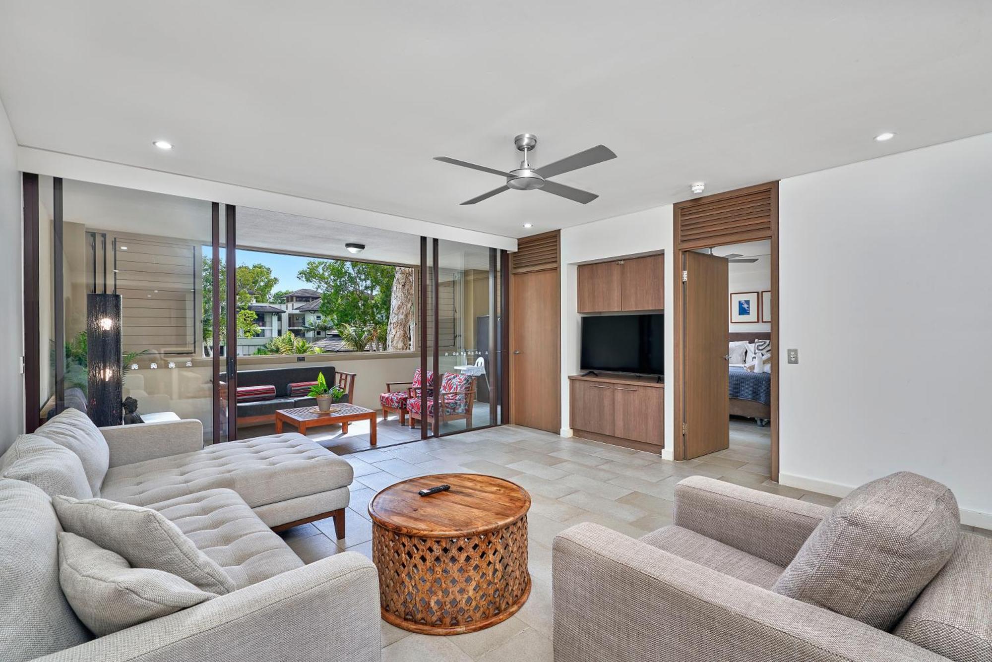 Private Apartments In The Temple Beachfront Resort Palm Cove Værelse billede