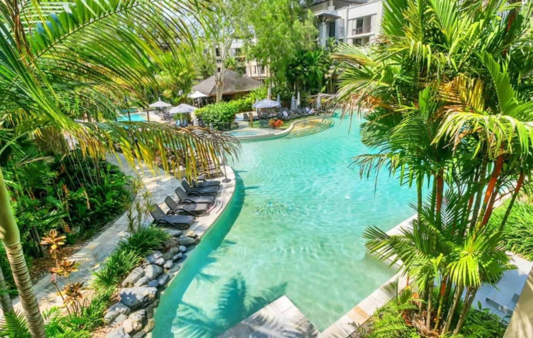 Private Apartments In The Temple Beachfront Resort Palm Cove Værelse billede