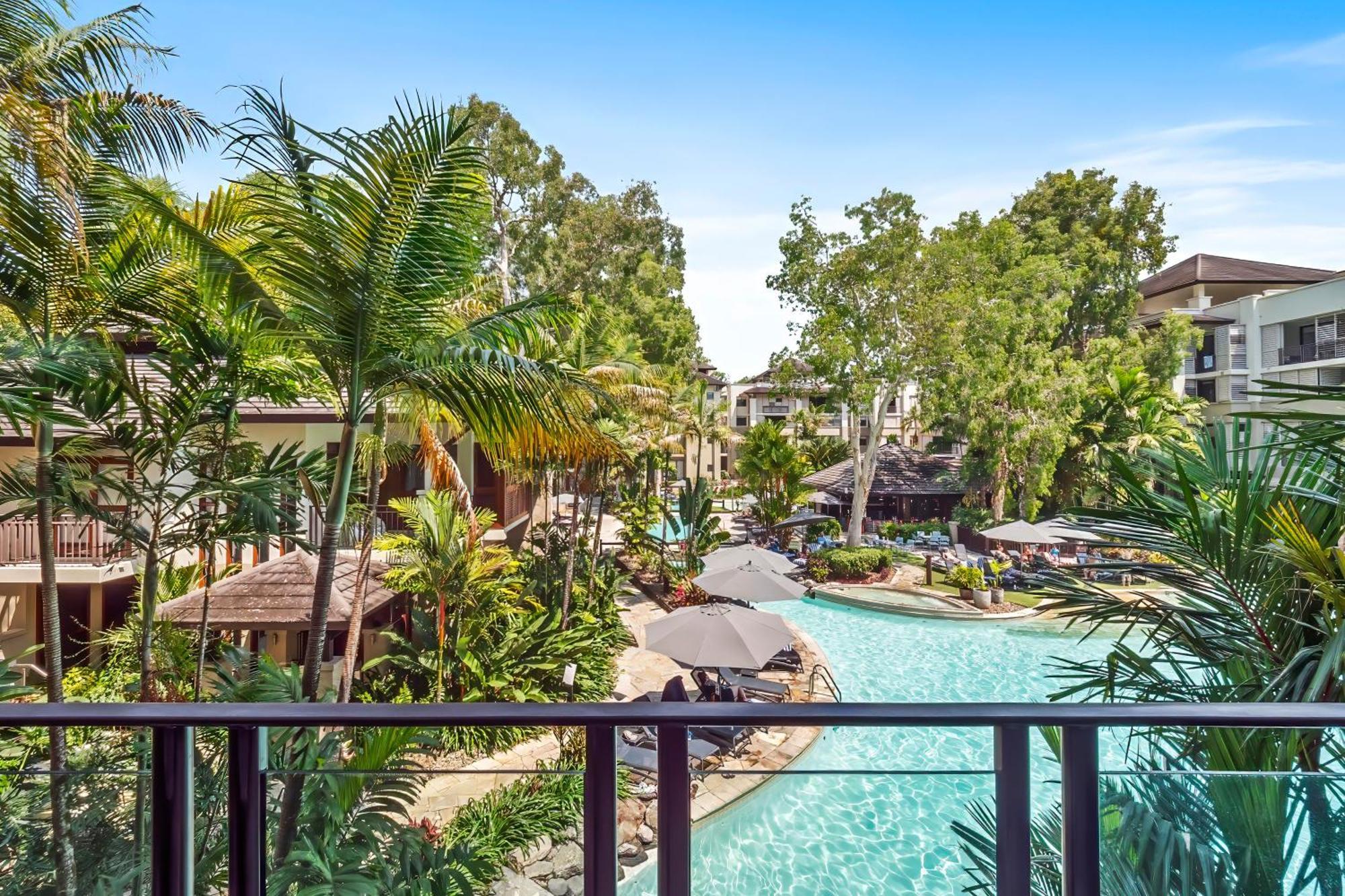 Private Apartments In The Temple Beachfront Resort Palm Cove Værelse billede