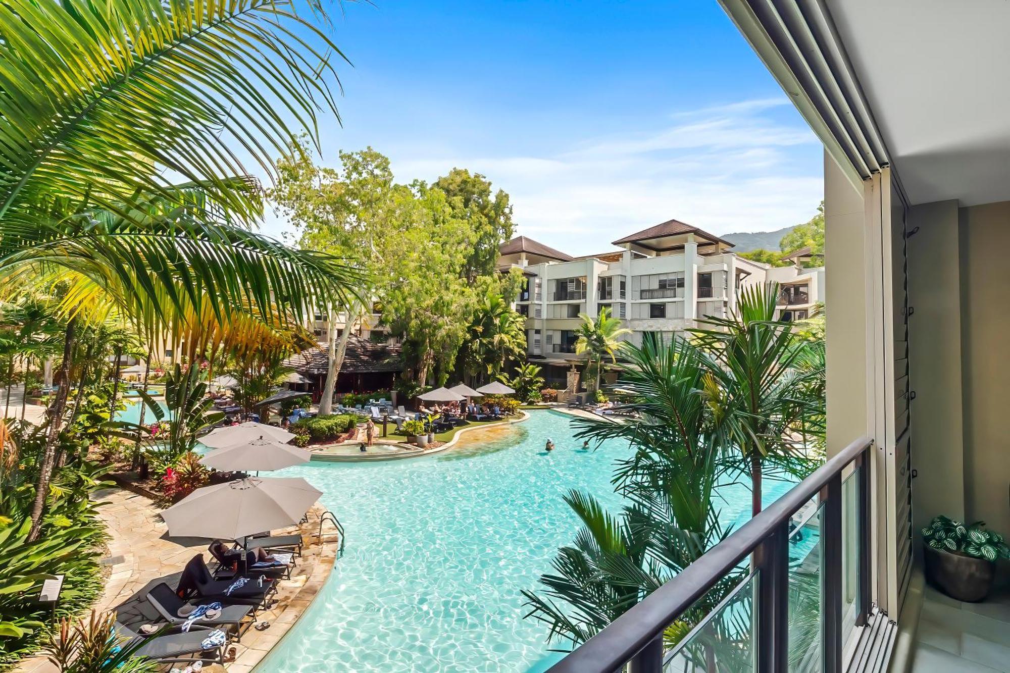Private Apartments In The Temple Beachfront Resort Palm Cove Værelse billede