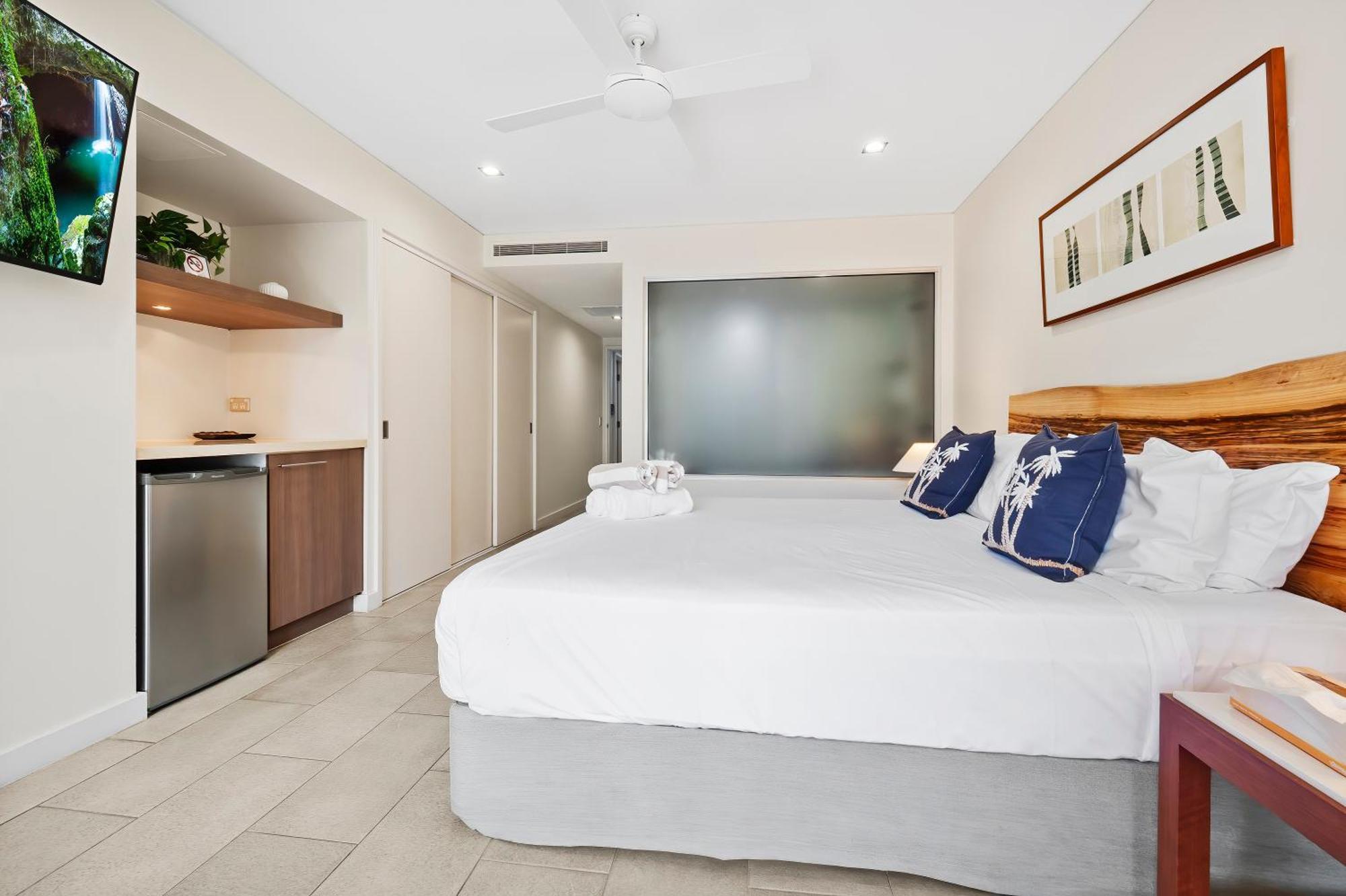 Private Apartments In The Temple Beachfront Resort Palm Cove Værelse billede