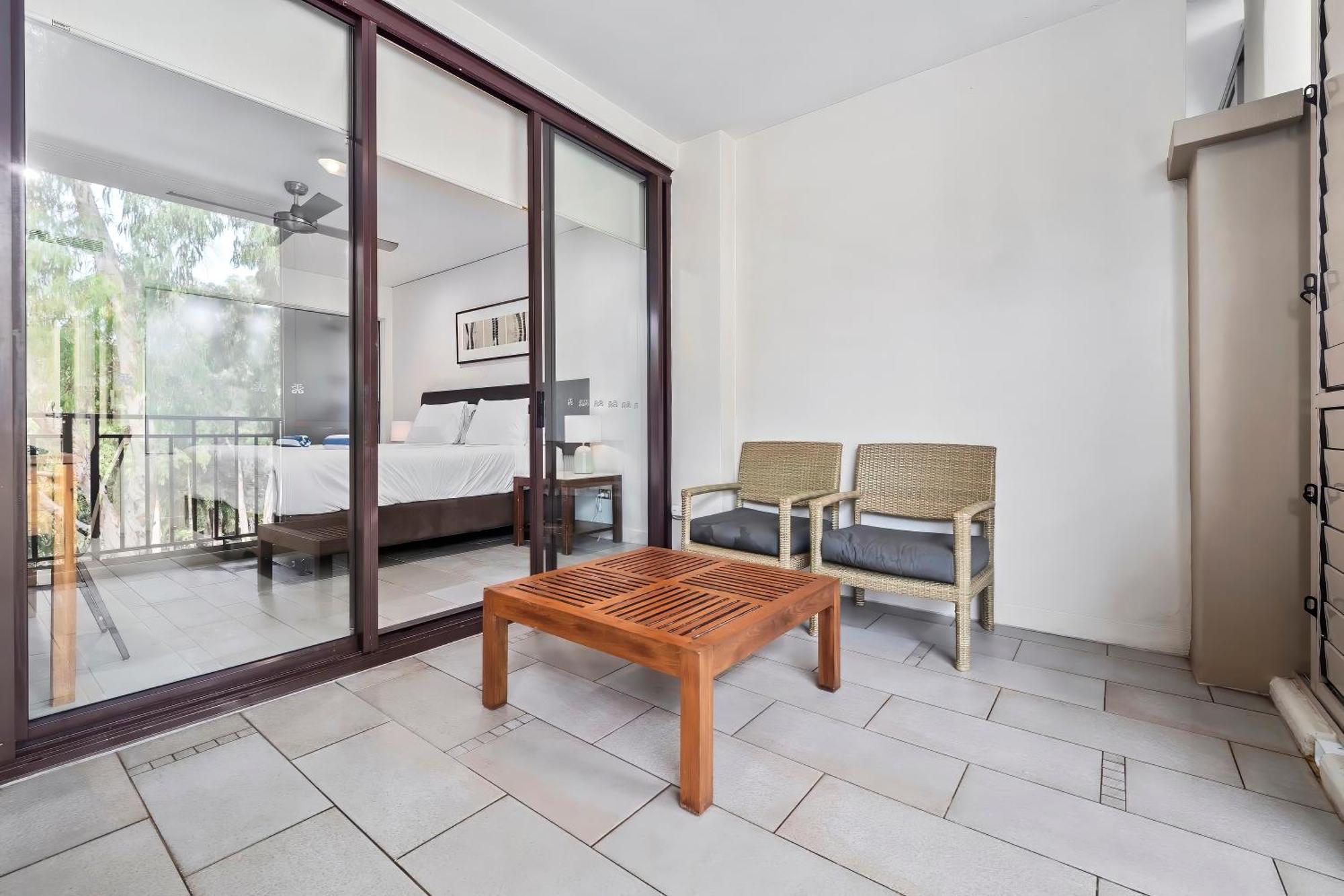 Private Apartments In The Temple Beachfront Resort Palm Cove Værelse billede