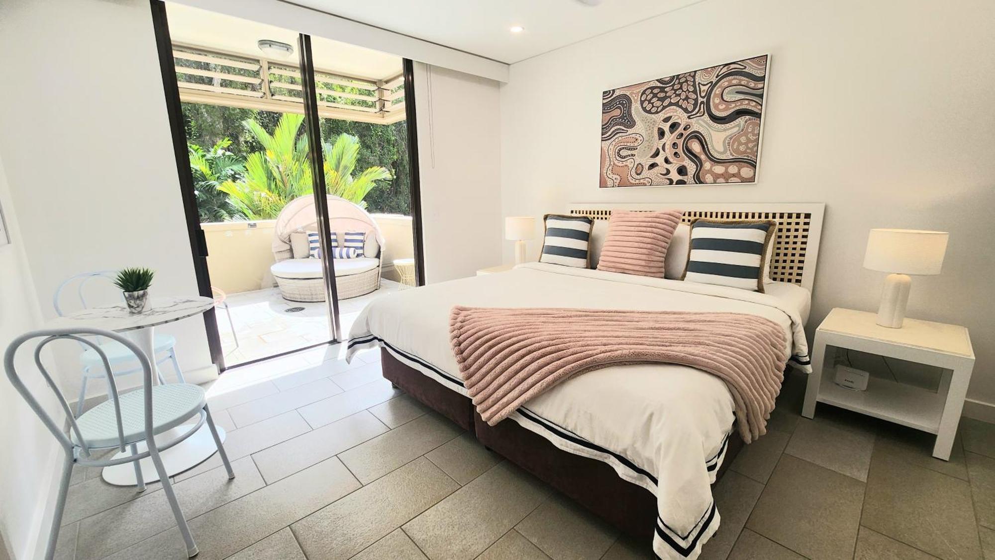 Private Apartments In The Temple Beachfront Resort Palm Cove Værelse billede