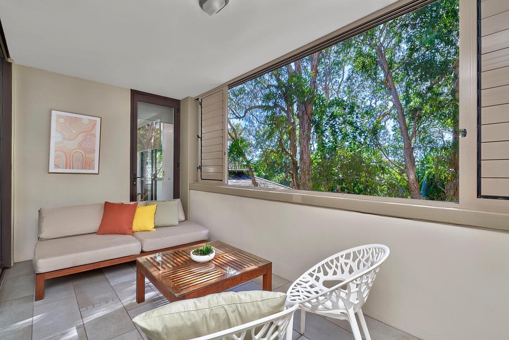 Private Apartments In The Temple Beachfront Resort Palm Cove Værelse billede